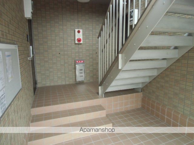レーベン ヒルズ A棟の玄関写真