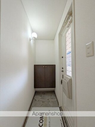 サリネージュ山手　ＡＢＣＤ棟　Ａ棟[3DK/53.89m2]の玄関