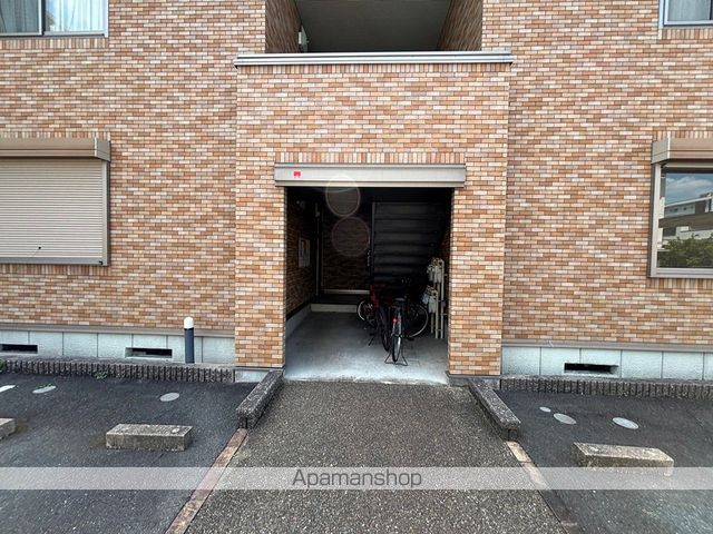 ソレジオ十王N棟の玄関写真