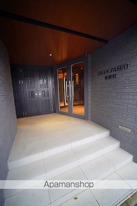 ＧＲＡＮ　ＰＡＳＥＯ　東新宿[1R/25.14m2]のエントランス