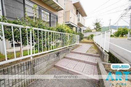 ファミール三好　Ｂ棟[1LDK/52.32m2]のエントランス2