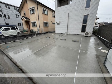 ＴＯＭＵＳＥＩ　Ⅵ[2LDK/53.88m2]の駐車場1