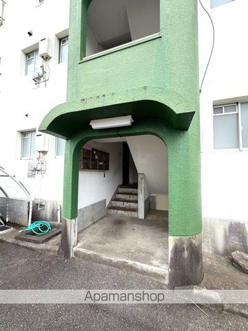 横山マンションの玄関写真