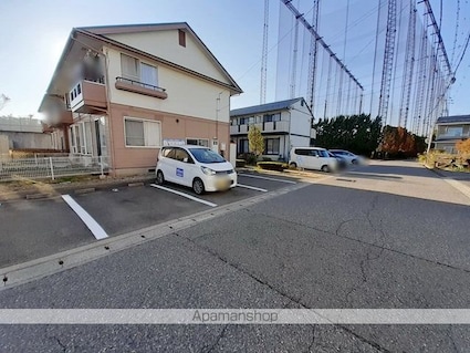 ファミール石芝ＡＢＣ[3LDK/77.76m2]の駐車場