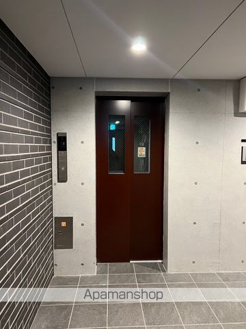 【新宿区北新宿のマンションの写真】