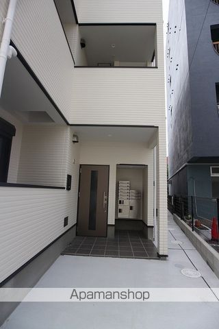 THE NOBLES 花畑の玄関写真