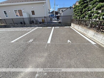 ジャスティス[2K/28.86m2]の駐車場