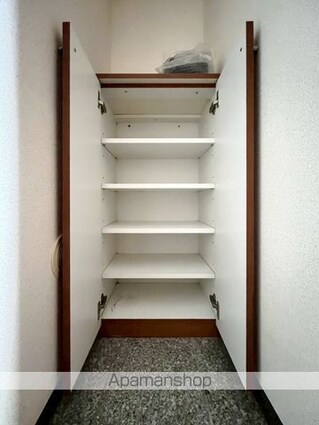 アースグローリエ[1K/30.35m2]の内装2