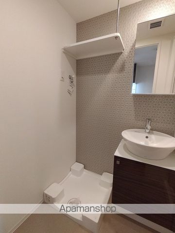 ESLEADOSAKAUMEDAWESTの内装写真