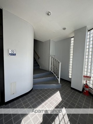 堂前ライフビル[1R/24.8m2]のエントランス