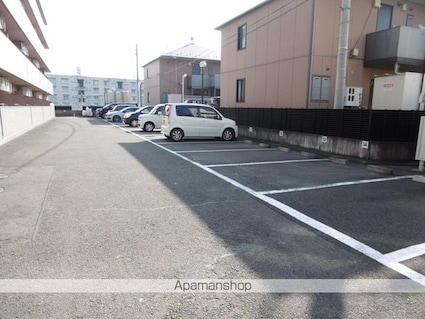 ロイヤルステージ宮城野[1K/28.84m2]の駐車場