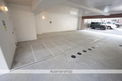 メゾンドール平和通[1LDK/44.55m2]の駐車場2