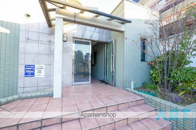 オートヤグリーンビルの玄関写真