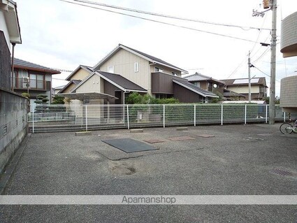 ヴェール上野[2LDK/53.01m2]の駐車場1