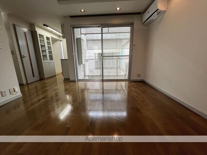 クリスタルコート[1R/27.3m2]のリビング・居間