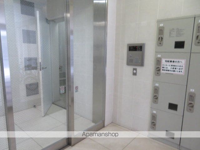 ヴィアーレ勾当台IIの玄関写真