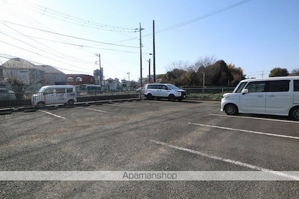 クローカス[3DK/46.3m2]の駐車場