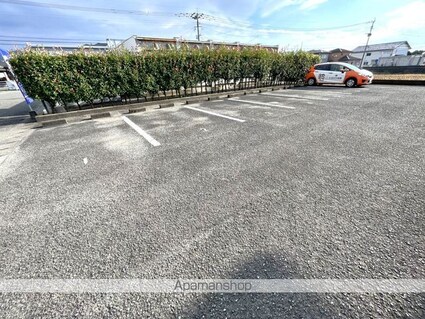 熊本県八代市鏡町両出[1LDK/48.36m2]の駐車場