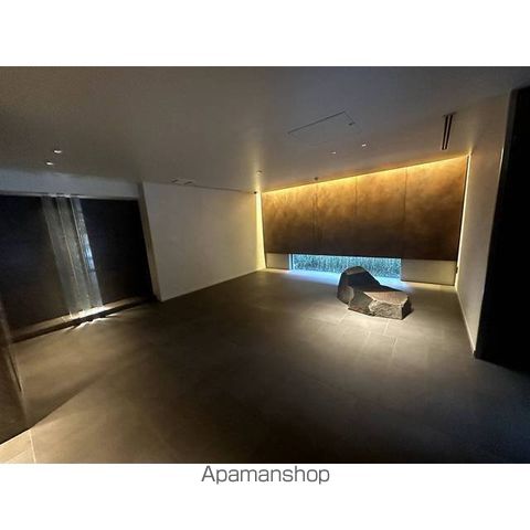 ウエリス市ケ谷加賀町の玄関写真