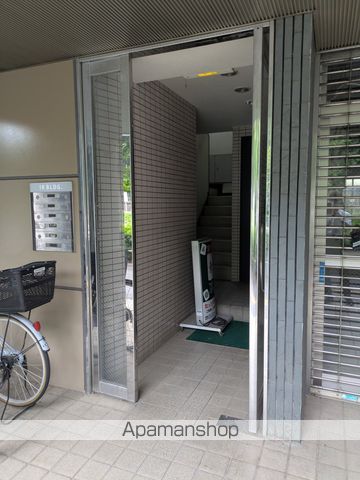 IKビルの玄関写真