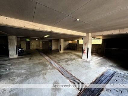 ロイヤルヒルズ台原Ｉ[4LDK/88.03m2]の駐車場