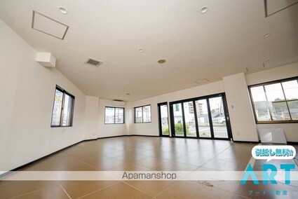 タカラビル[1R/67.68m2]のリビング・居間