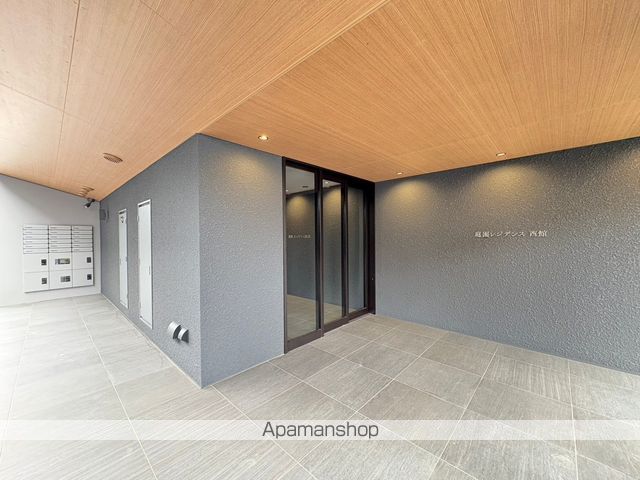 庭園レジデンス西館の玄関写真