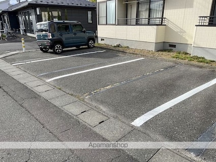 ラプラスプリティ[2DK/49.5m2]の駐車場