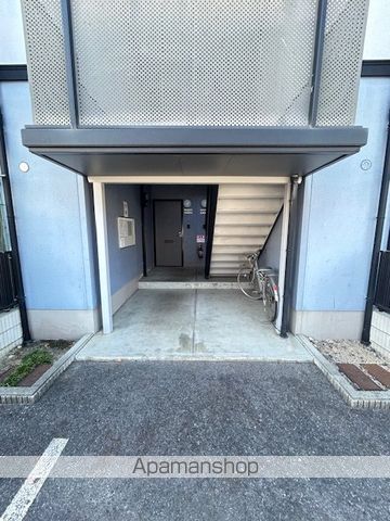 スリーパブリック Bの玄関写真