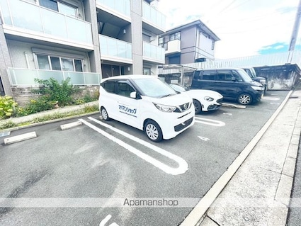 和歌山県和歌山市鷹匠町７丁目[1LDK/46.75m2]の駐車場3