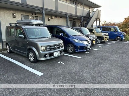 滋賀県大津市月輪３丁目[1K/26.93m2]の駐車場