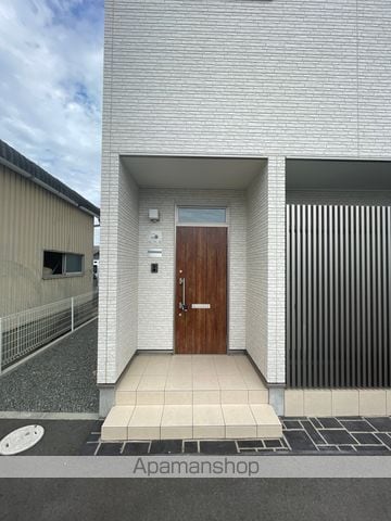紀勢本線 宮前駅 徒歩15分 2階建 築4年の玄関写真