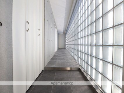 Ｃａｌｍ　ｃｕａｔｒｏ[2LDK/69.09m2]の玄関