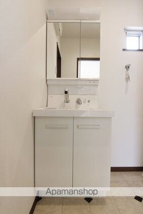 ＢＥＬＧＲＡＶＩＡ　ＩＳＨＩＩ　Ｂ棟[2DK/44.76m2]の洗面所