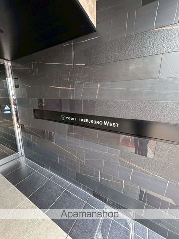 ZOOM池袋WESTの外観写真