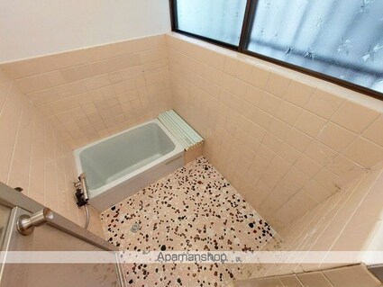 東長戸２丁目徳岡一戸建（南棟）[3LDK/78.57m2]のバス