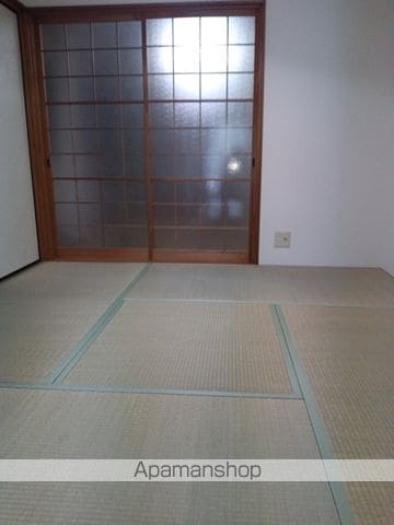 多治見市 2階建 築97年の内装写真