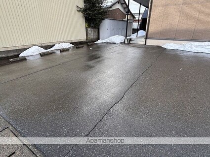 ライフボックス[1LDK/33.4m2]の駐車場