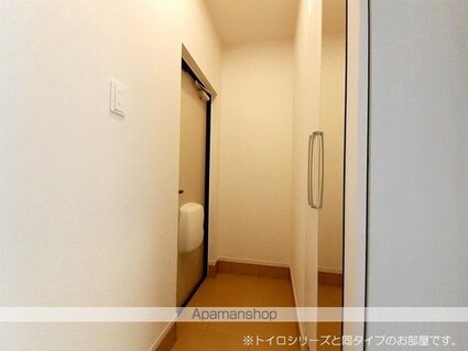 ラ・シモーヌ・メゾン　ＭＨ[1LDK/33.49m2]の玄関