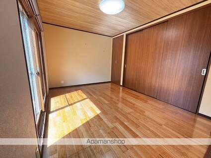 宝沢貸家[4LDK/124m2]の内装1