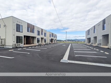 ヴァンヴェールＣ[1LDK/50.16m2]の駐車場