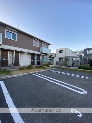 和歌山県和歌山市黒田[1LDK/52.94m2]の駐車場
