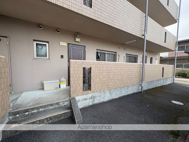 メゾンローリエの玄関写真