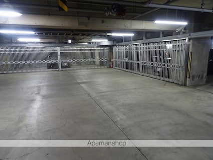 セルベコート立川[2LDK/56.52m2]の駐車場