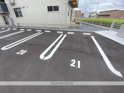 ＨＯＰＥ　ＬＯＤＧＥ　Ｋ[2LDK/57.15m2]の駐車場