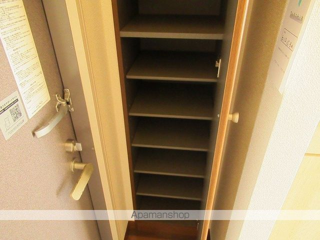ケイアンドエイチの内装写真