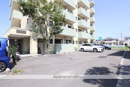 アストレア天山[1K/25.92m2]の駐車場