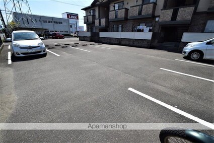 パルファンローズ[1LDK/40.18m2]の駐車場