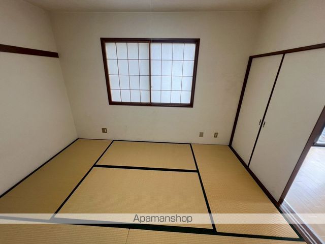 クリスタル女池 Aの内装写真
