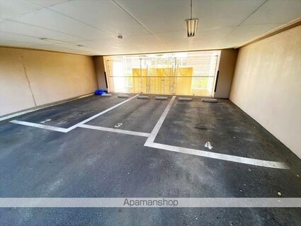 カーサ・ナリトモ中庄[1K/29.2m2]の駐車場